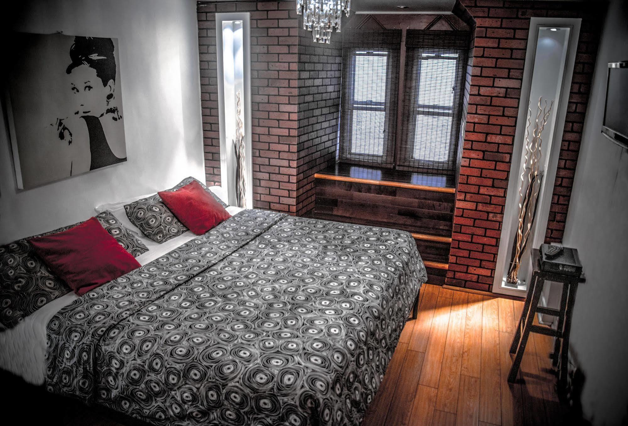 Celebrities Hotel Montreal Luaran gambar
